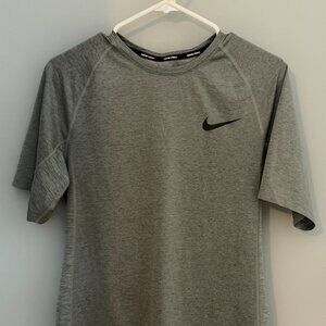 Nike Men's Gray Dri-FIT Athletic Training Shirt - Short Sleeve - Medium